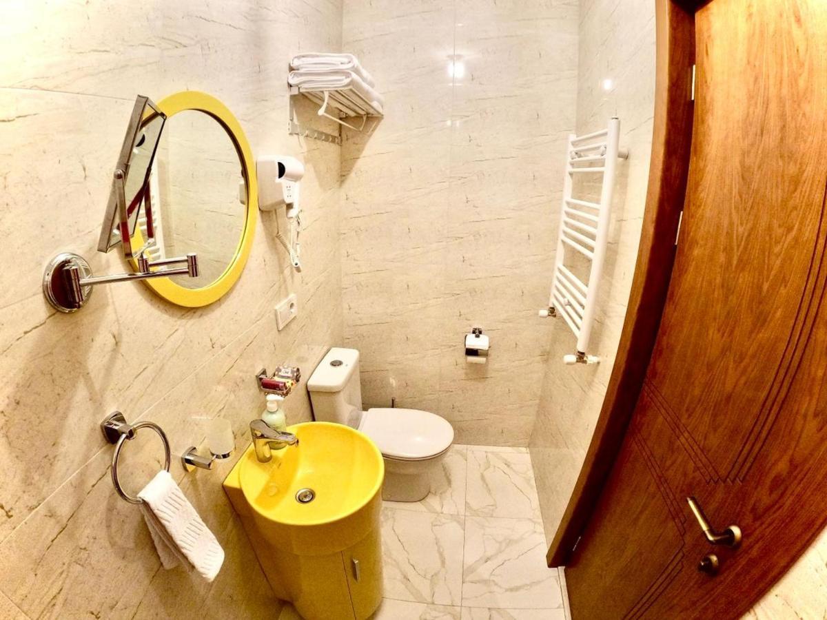 Central Park Apartments In Тбилиси Экстерьер фото