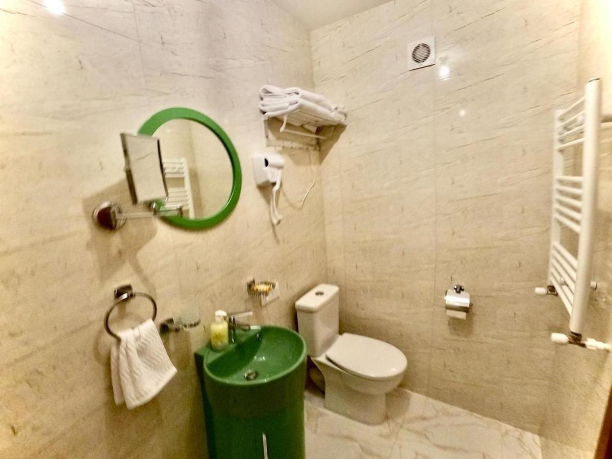 Central Park Apartments In Тбилиси Экстерьер фото